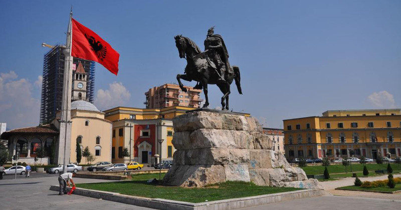 Piazza Scanderbeg Tirana