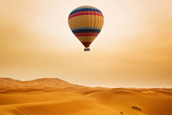Giro in mongolfiera sul deserto di Dubai